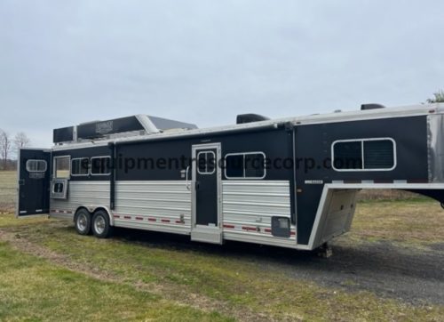 2015 Logan Coach 3-Horse LQ Horse Trailer-$54,900.00 - Image 3