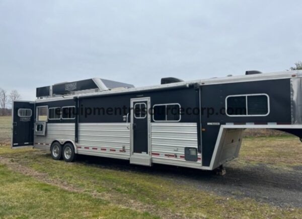 2015 Logan Coach 3-Horse LQ Horse Trailer-$54,900.00 - Image 3
