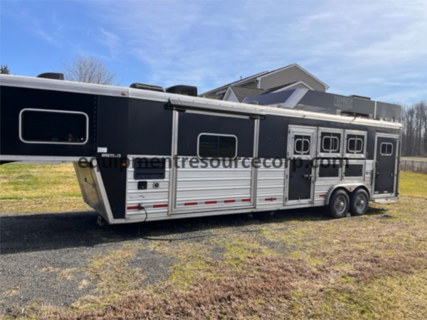 2015 Logan Coach 3-Horse LQ Horse Trailer-$54,900.00 - Image 5